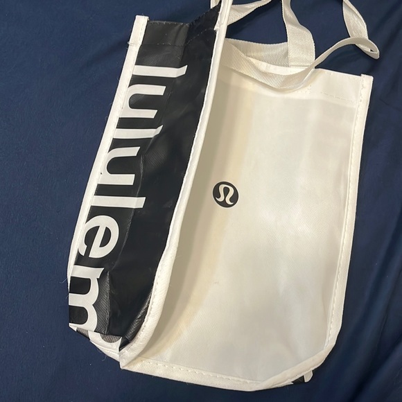 Lululemon Small reusable bag black and white - Picture 2 of 3